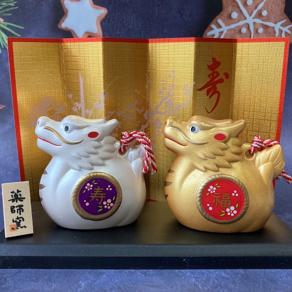 小仔的玩具窩★緣起物「現貨」藥師窯 辰年 龍 彩耀 招福壽々辰（紅白梅・金銀土鈴）福壽龍 十二生肖擺飾 新春賀禮-細節圖6