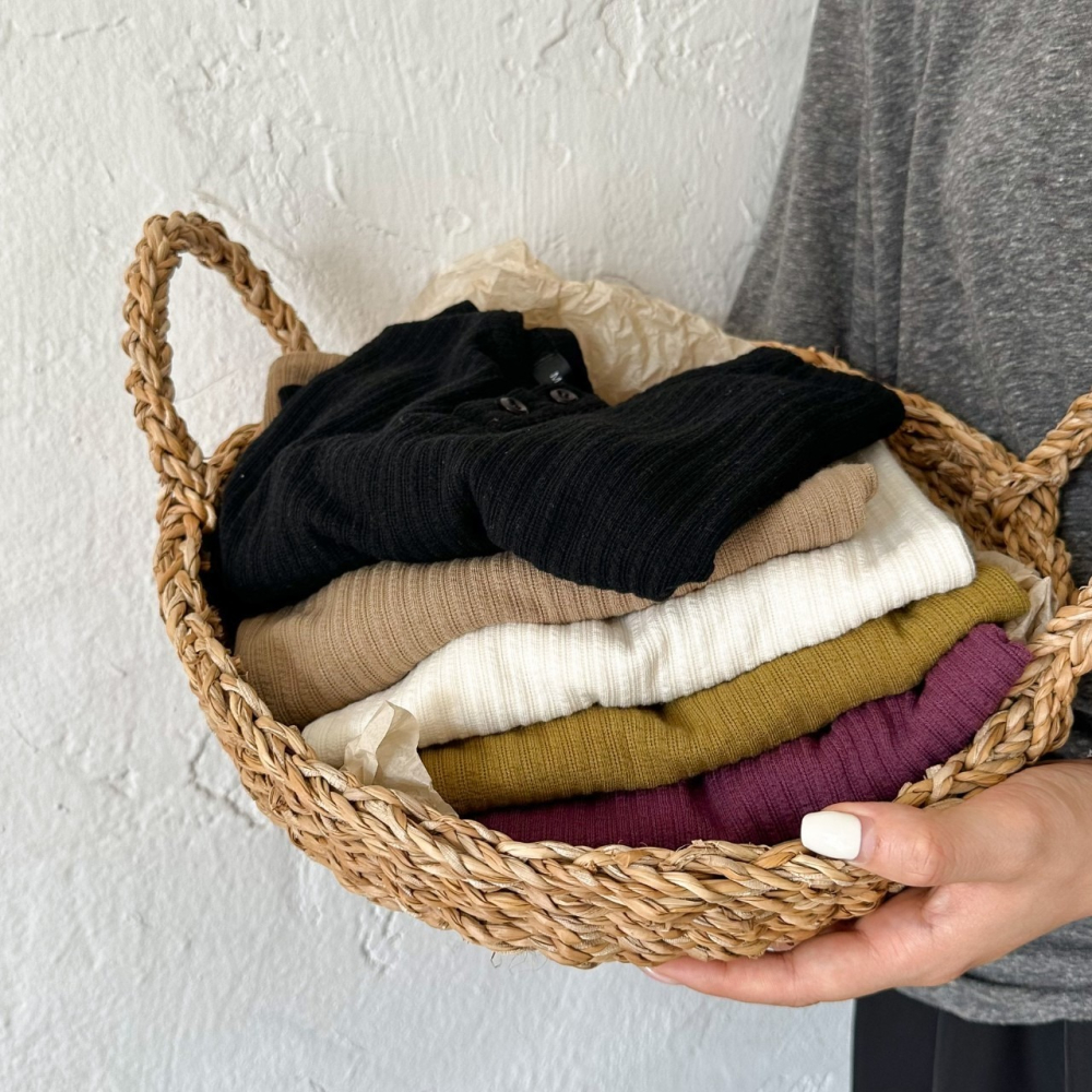 童裝  素色直坑紋圓領上衣-細節圖4