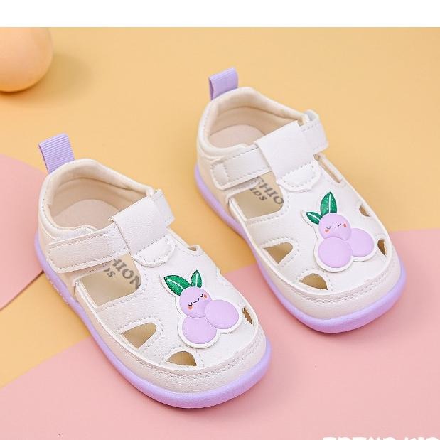 ↖快速出貨↗ 日韓系女童水果兒童學步涼鞋 幼兒包頭護趾便鞋 幼兒園機能包頭學步鞋 防滑膠底學走鞋-細節圖2
