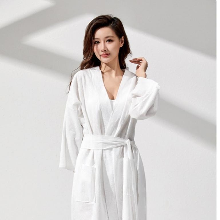 ↖快速出貨↗ 口袋旅行 一次性浴袍 旅行便攜 男女通用長款 拋棄式浴袍睡衣 睡袍 速乾 浴衣-細節圖3