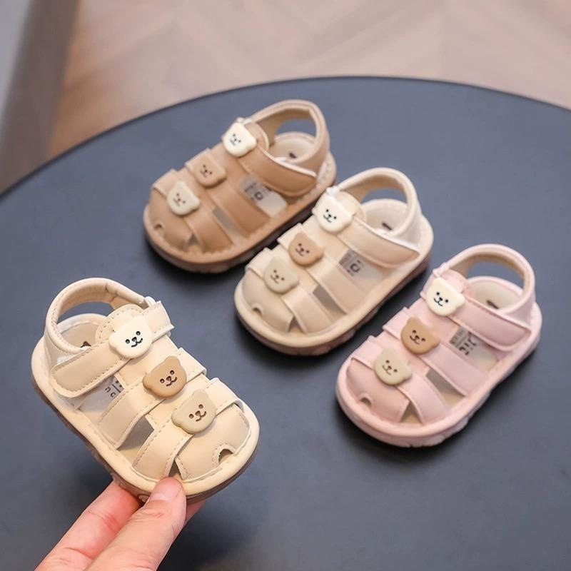 ↖快速出貨↗ 韓風奶油系小熊啾啾鞋  包頭涼鞋 叫叫鞋 小熊嬰兒學步鞋 女寶寶 軟底 防滑牛津底 走路會嗶嗶笛子聲-細節圖4