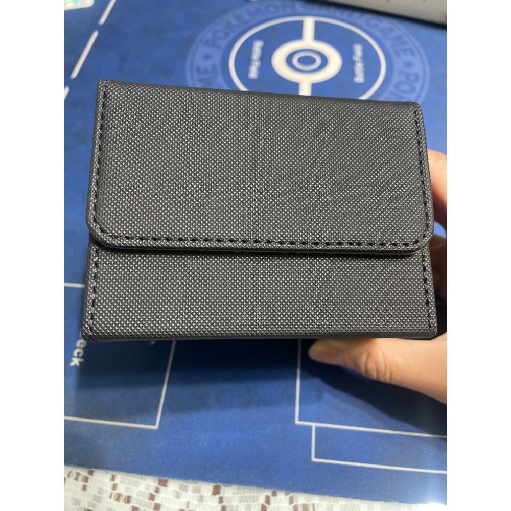 皮製卡盒 上開卡盒高級絨布 皮製牌盒 側開 卡片收納盒 側放進口牌盒 超大容量防塵 寶可夢PTCG/MTG/遊戲王/WS-細節圖5
