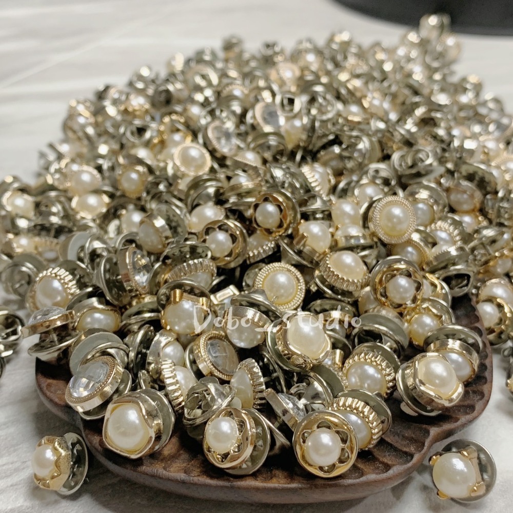 鳥我一下好嗎🍀防走光小胸針 韓風 隱形胸針 小圖釘 暗扣 徽章 胸針別針 免縫扣 收腰鈕扣 胸針 珍珠 配飾 百搭別針-細節圖9