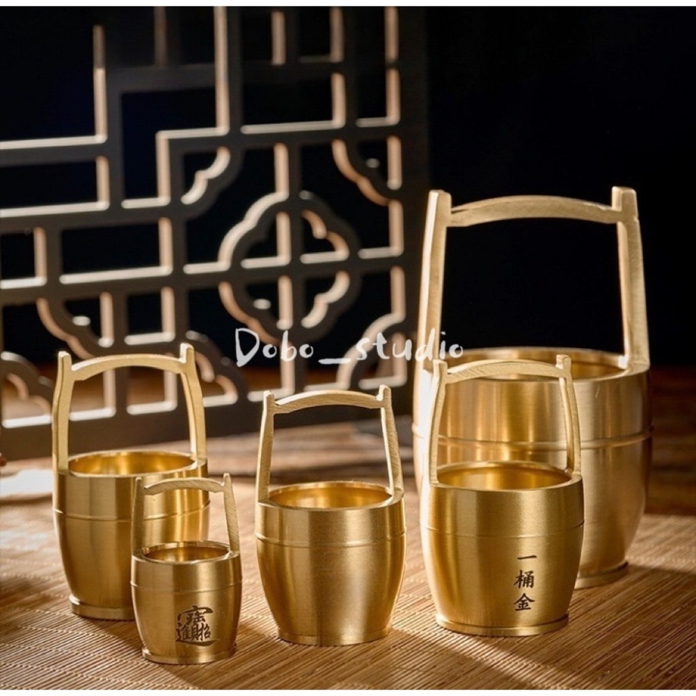 鳥我一下好嗎🍀招財一桶金水桶 客廳擺件 黃金桶子 招財配件 招財元寶 開店送禮 風水招財 黃銅一桶金 裝飾工藝 工藝品-細節圖3