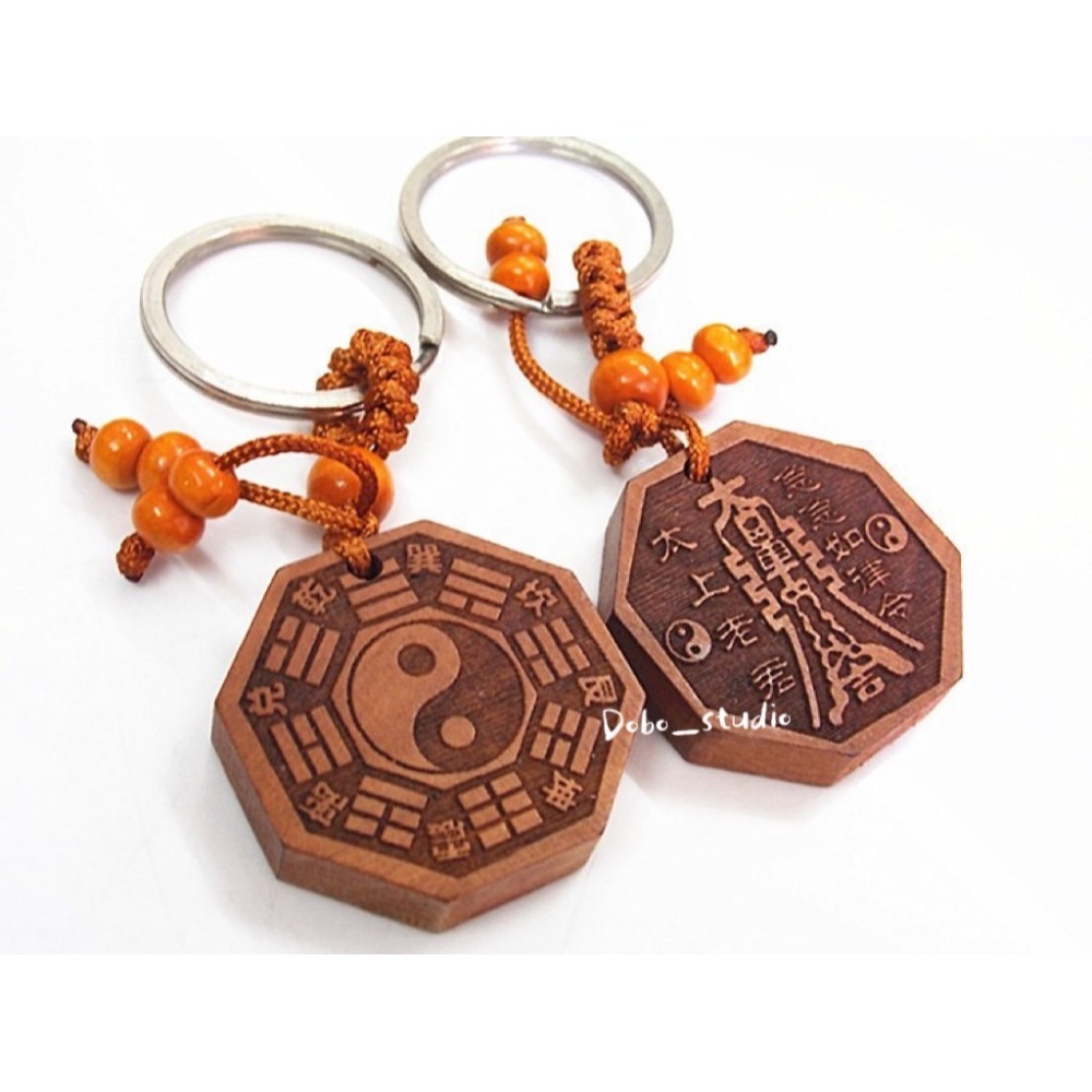 鳥我一下好嗎🍀桃木八卦吊飾 隨身攜帶 行車平安 擋煞 汽車掛件 鑰匙扣 鑰匙圈扣 桃木吊飾 桃木雕刻 結緣 八卦鑰匙圈-細節圖6