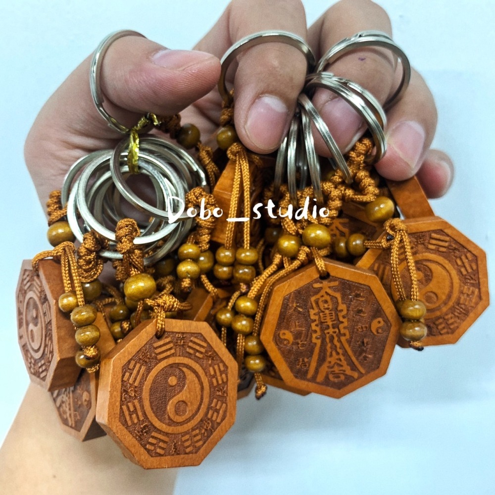 鳥我一下好嗎🍀桃木八卦吊飾 隨身攜帶 行車平安 擋煞 汽車掛件 鑰匙扣 鑰匙圈扣 桃木吊飾 桃木雕刻 結緣 八卦鑰匙圈-細節圖7