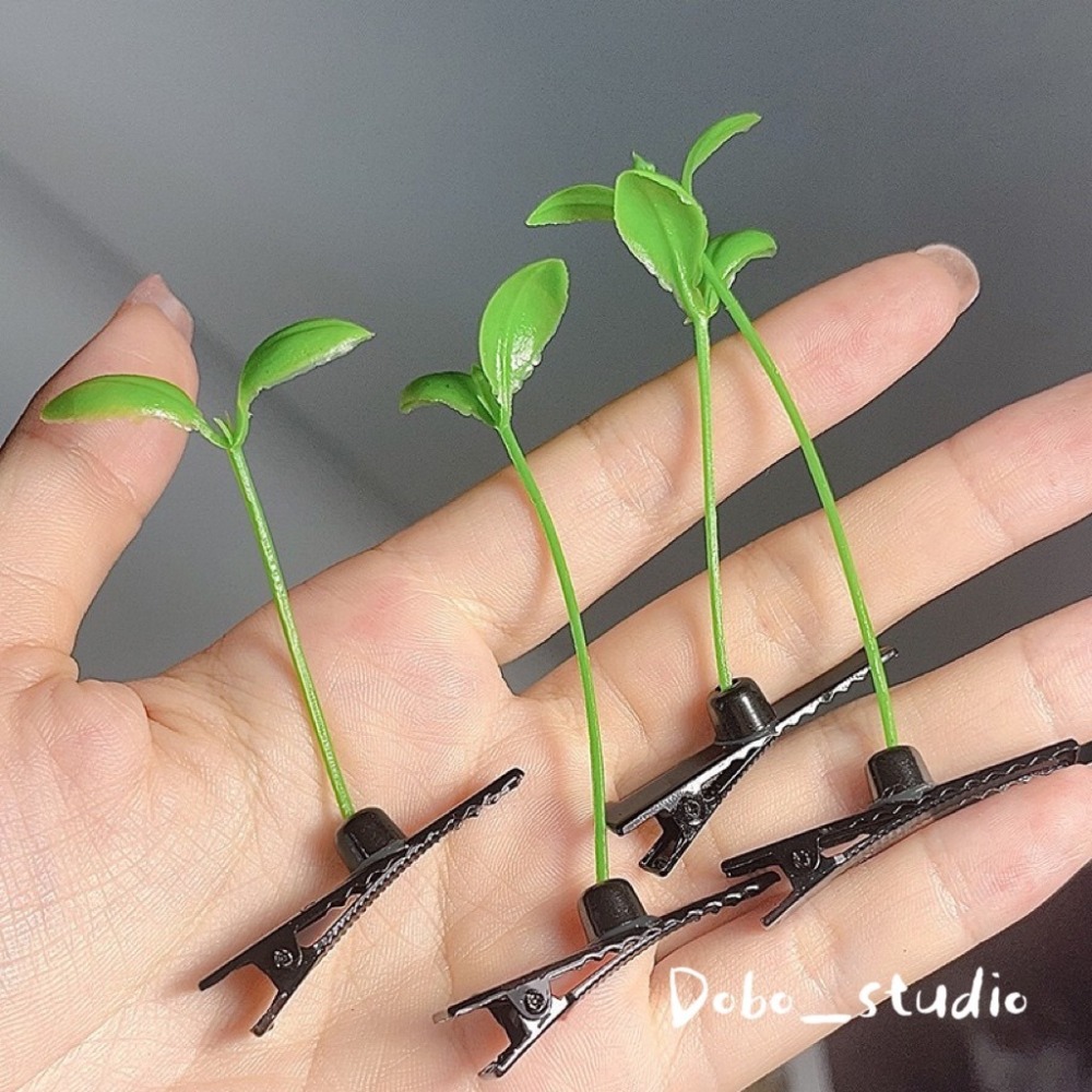 鳥我一下好嗎🍀萌趣小草髮夾 賣萌神器 仿真槙物 可愛髮飾 碎髮夾 學生 小草 夾子 發芽小草 髮飾 裝飾 搞怪 惡搞-細節圖8
