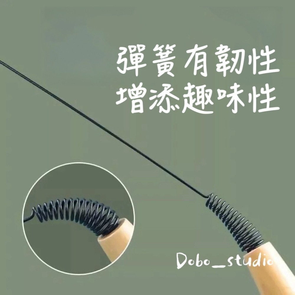 鳥我一下好嗎🍀木柄彈力逗貓棒 釣竿逗貓棒 逗貓神器 逗貓 逗貓桿 鈴鐺逗貓棒 貓咪玩具 逗貓棒 貓玩具鈴鐺 羽毛逗貓棒-細節圖4
