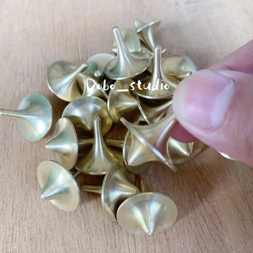 鳥我一下好嗎🍀黃銅小陀螺 隨身攜帶 創意小禮物 金屬陀螺 陀螺 招財 風水擺件 小旋風陀螺 結緣品 公司尾牙 懷舊童玩-細節圖6