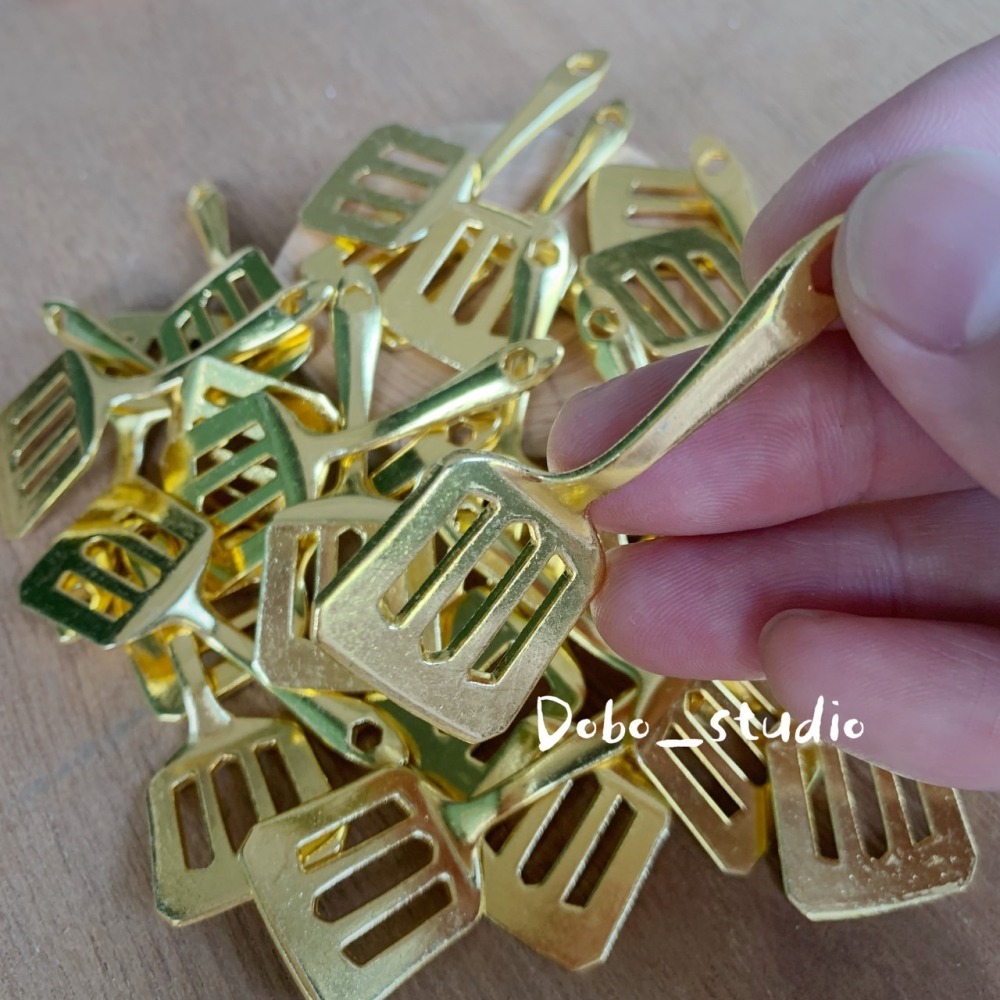 鳥我一下好嗎🍀黃金招財小鏟鏟 聚財產子 財富小金鏟 掛飾 吊飾 挖土工具 露營鏟子 合金鏟子 助產鏟 開工鏟子 福運鏟-細節圖5