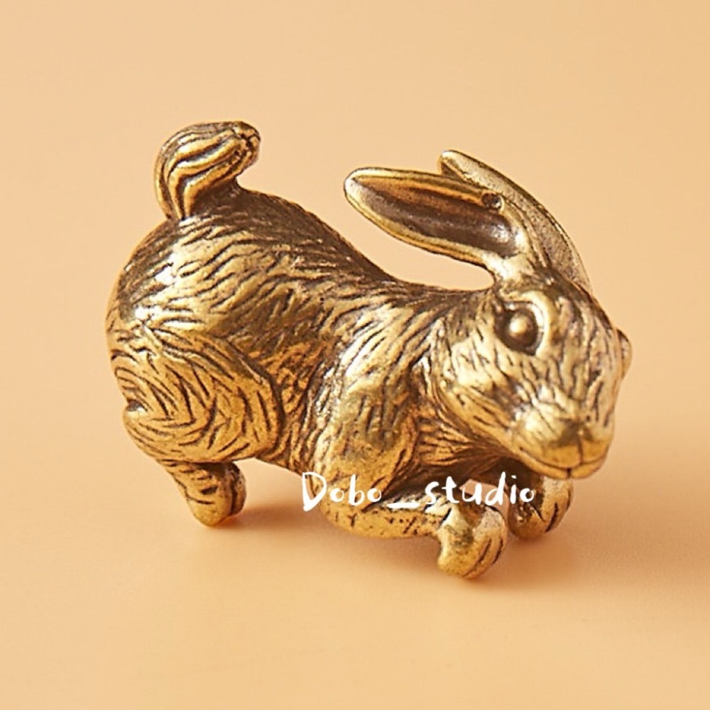 鳥我一下好嗎🍀黃銅可愛兔子 招財小物 古玩擺件 十二生肖 兔子 實心銅 黃銅兔子 書房小擺件 創意吊墜小銅器 玄關裝飾-細節圖2