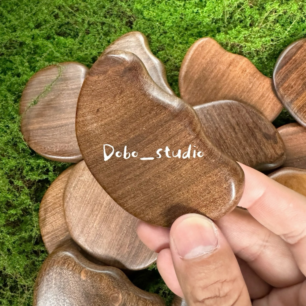 鳥我一下好嗎🍀檀木刮痧板 元寶造型 按摩專用 經絡刮痧板 手部刮痧 肩頸刮痧 刮痧板撥筋 臉部眼部通用-細節圖5