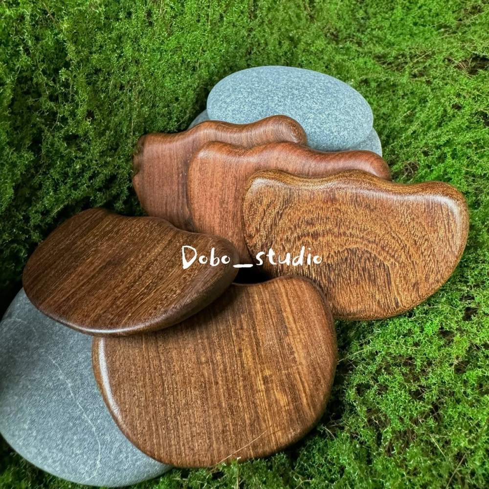 鳥我一下好嗎🍀檀木刮痧板 元寶造型 按摩專用 經絡刮痧板 手部刮痧 肩頸刮痧 刮痧板撥筋 臉部眼部通用-細節圖6