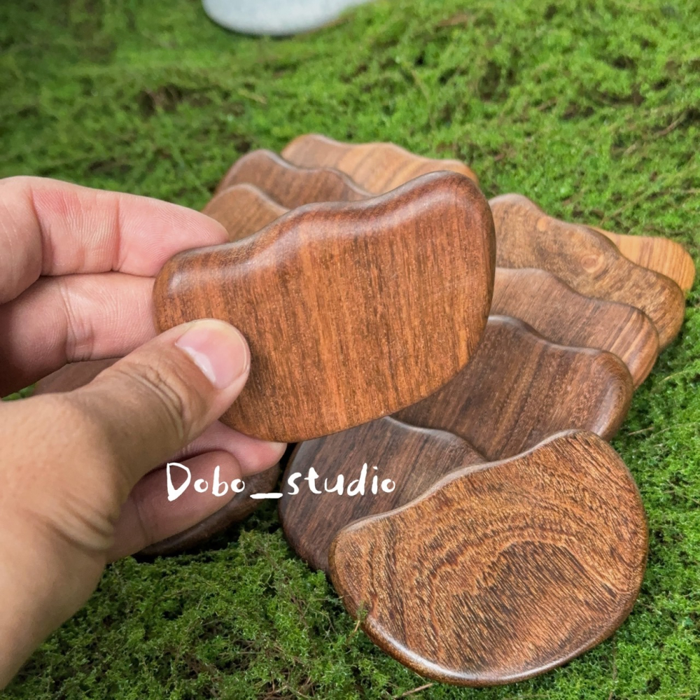 鳥我一下好嗎🍀檀木刮痧板 元寶造型 按摩專用 經絡刮痧板 手部刮痧 肩頸刮痧 刮痧板撥筋 臉部眼部通用-細節圖7