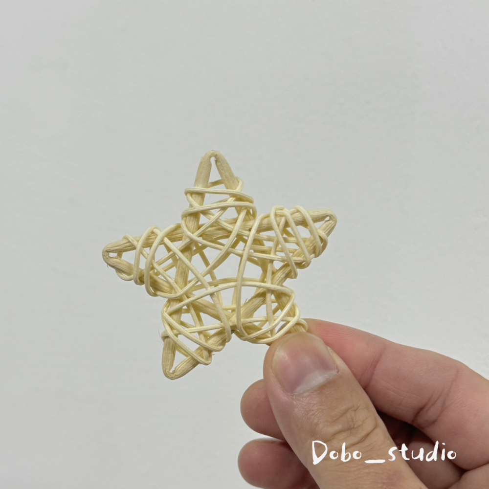 鳥我一下好嗎🍀藤編星星 藤編星星吊飾 鸚鵡抓握 啃咬玩具 手作藤球 原木色藤球 裝飾用品 精油擴 寵物玩具 拍照道具-細節圖4