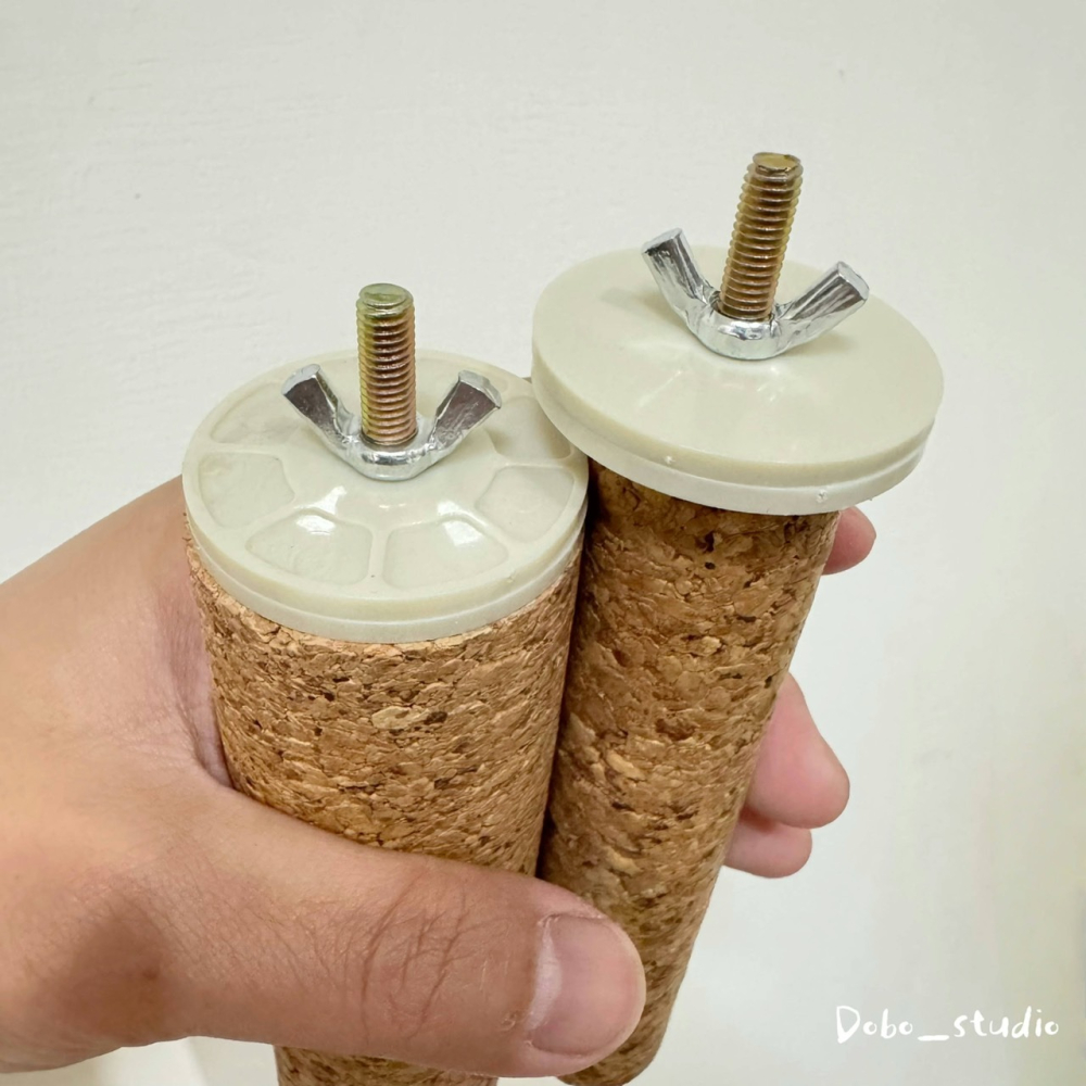 鳥我一下好嗎🍀鸚鵡軟木站桿 鸚鵡站桿 中大型鸚鵡站桿 發洩 寵物鳥站桿 灰鸚鵡 玄鳳鸚鵡 軟木棲息桿 木頭站桿 防滑站-細節圖4