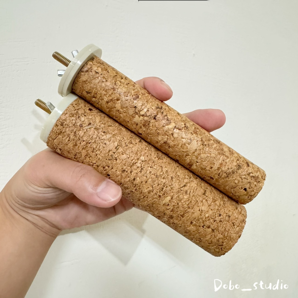 鳥我一下好嗎🍀鸚鵡軟木站桿 鸚鵡站桿 中大型鸚鵡站桿 發洩 寵物鳥站桿 灰鸚鵡 玄鳳鸚鵡 軟木棲息桿 木頭站桿 防滑站-細節圖8