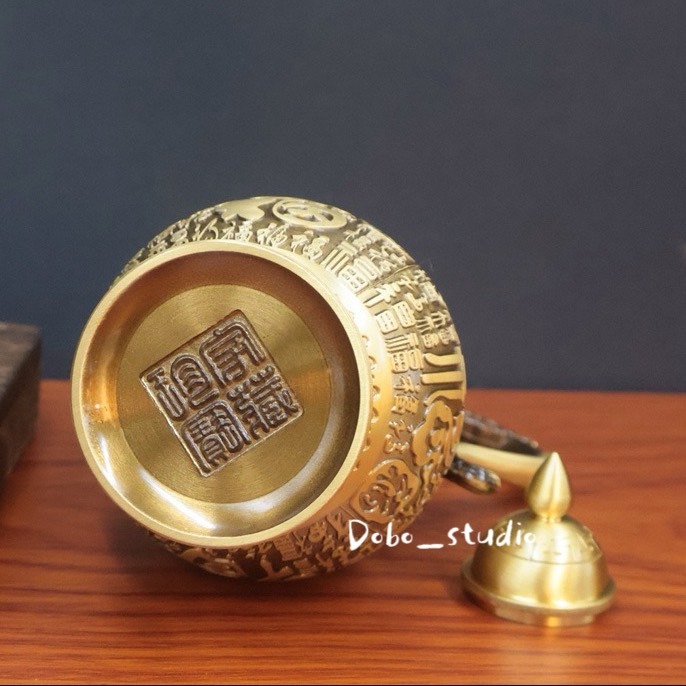 鳥我一下好嗎🍀浮雕百福酒壺 黃銅浮雕酒葫 裝飾品 神明廳 供佛拜神酒壺 銅工藝壺 分酒器 風水擺飾 禮物 禮品 中式復-細節圖2