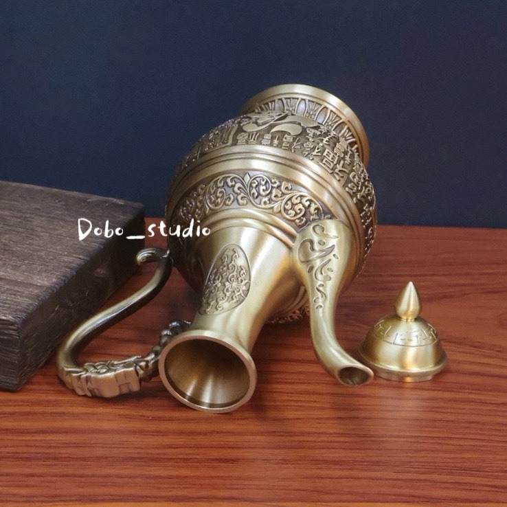 鳥我一下好嗎🍀浮雕百福酒壺 黃銅浮雕酒葫 裝飾品 神明廳 供佛拜神酒壺 銅工藝壺 分酒器 風水擺飾 禮物 禮品 中式復-細節圖4