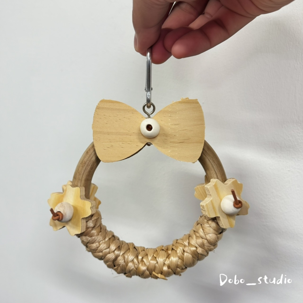 鳥我一下好嗎🍀鸚鵡森語藤環 探索吊環 原木吊環 蝴蝶結木環 小型鳥專用 磨爪吊環 原色木吊環 抓握木吊環 牡丹鸚鵡-細節圖2