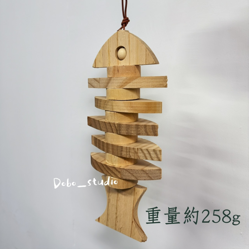 鳥我一下好嗎🍀鸚鵡啃咬木魚 鸚鵡木串 木魚 魚形啃咬玩具 中大型鸚鵡玩具 鸚鵡磨牙木塊 金剛鸚鵡玩具 巴丹鸚鵡 凱克鸚-細節圖3