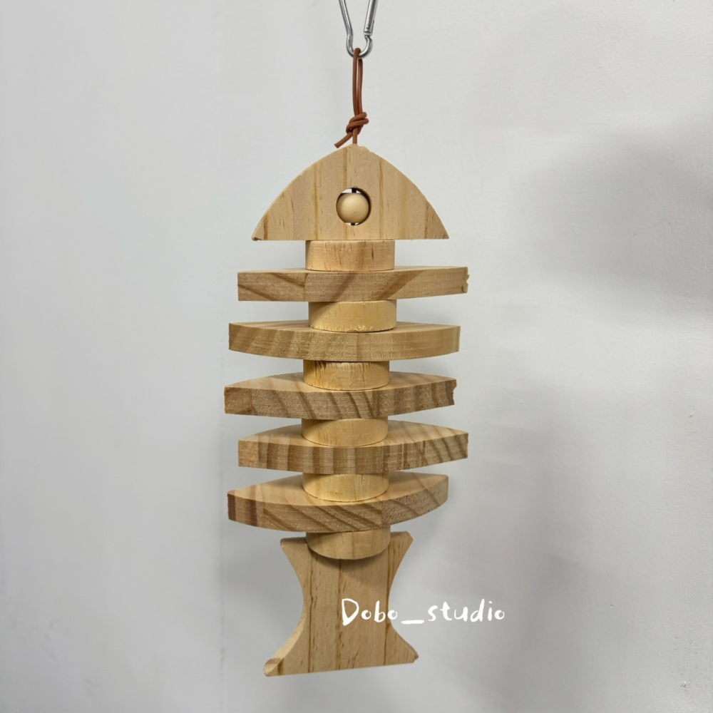 鳥我一下好嗎🍀鸚鵡啃咬木魚 鸚鵡木串 木魚 魚形啃咬玩具 中大型鸚鵡玩具 鸚鵡磨牙木塊 金剛鸚鵡玩具 巴丹鸚鵡 凱克鸚-細節圖7