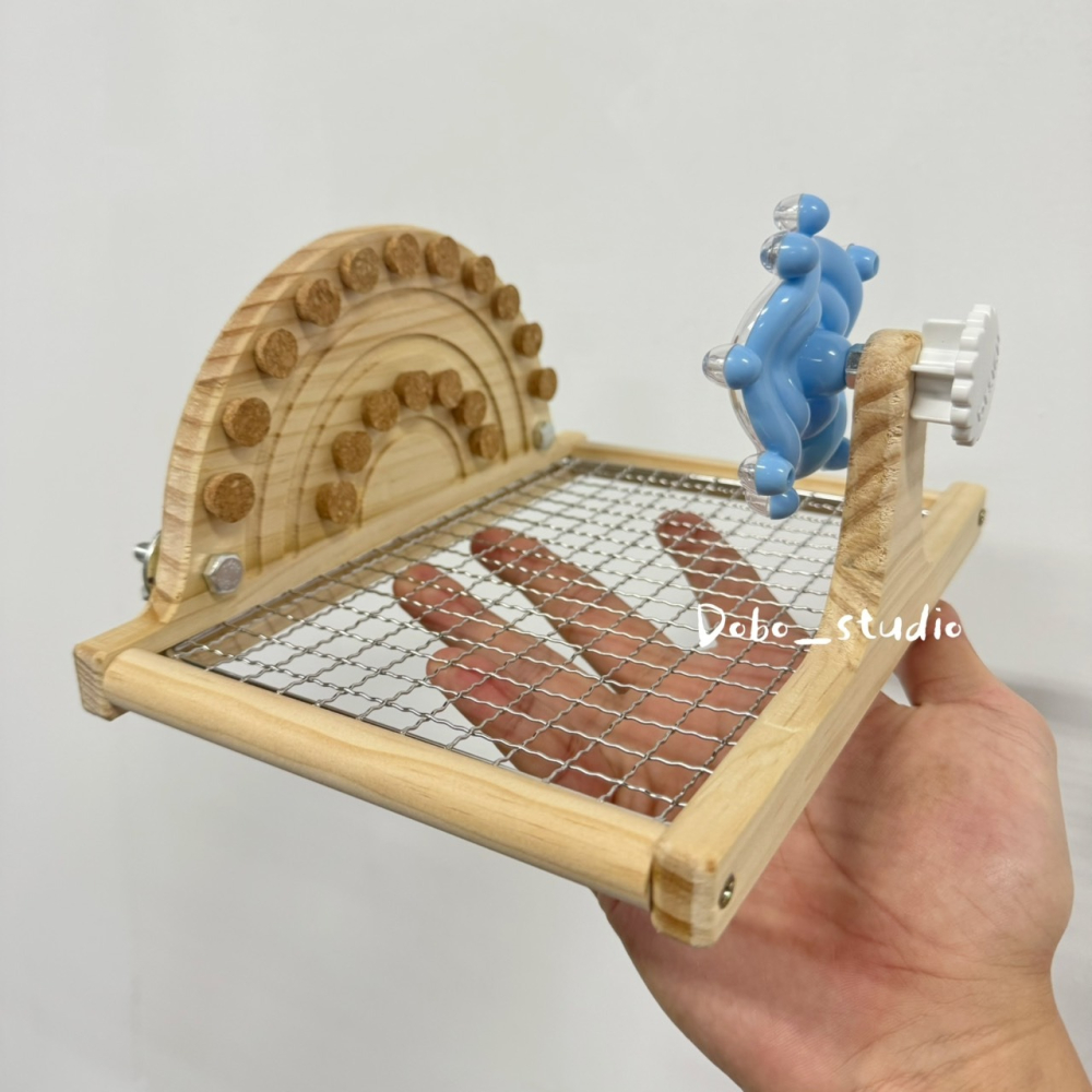 鳥我一下好嗎🍀平台木塞轉轉樂 解悶玩耍平台 旋轉風車 鸚鵡站台 軟木塞轉盤平台 中小型鸚鵡 小寵遊戲木檯 鳥類覓食玩具-細節圖4