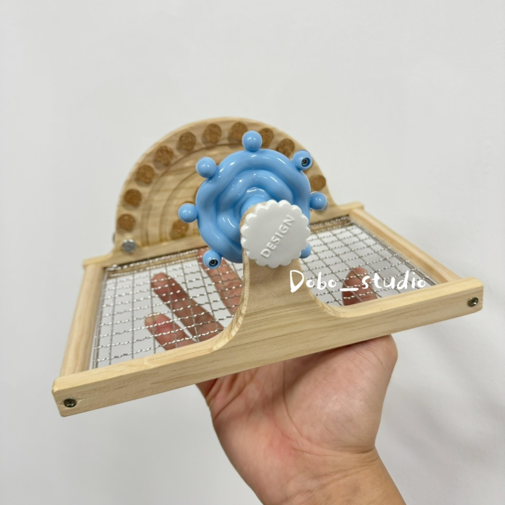 鳥我一下好嗎🍀平台木塞轉轉樂 解悶玩耍平台 旋轉風車 鸚鵡站台 軟木塞轉盤平台 中小型鸚鵡 小寵遊戲木檯 鳥類覓食玩具-細節圖7