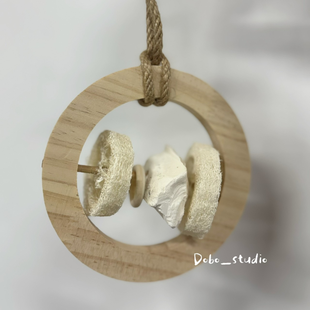 鳥我一下好嗎🍀絲瓜絡墨魚環 鸚鵡啃咬抓握鞦韆 木鞦韆 鸚鵡發洩玩具 鸚鵡磨牙骨 啃咬絲瓜烙 絲瓜墨魚環 情緒發洩玩具-細節圖6