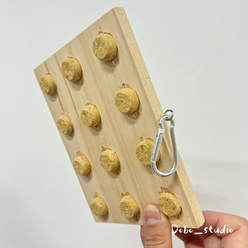 鳥我一下好嗎🍀軟木塞啃咬板 森林系 拆屋救星 木質啃咬玩具 木板 中小型鸚鵡玩具 鸚鵡攀爬玩具 籠內布置 鸚鵡玩具推薦-細節圖5