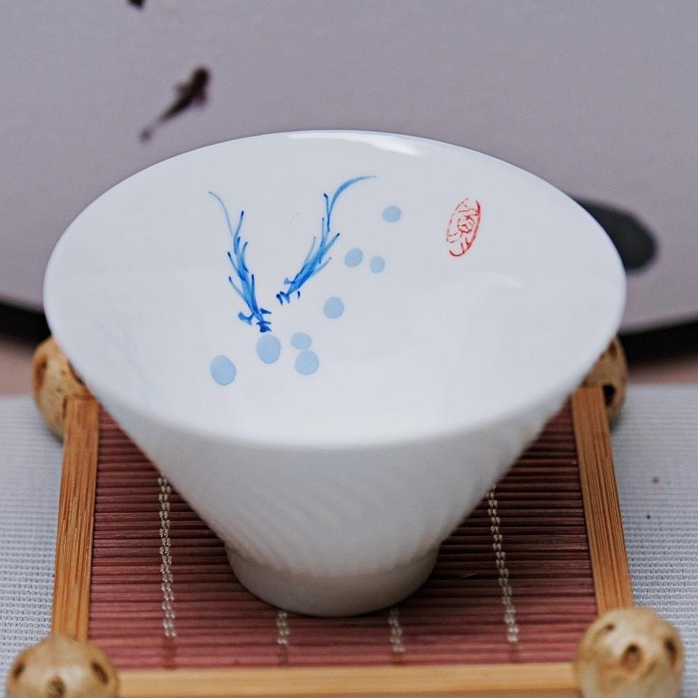 【全館滿599免運】茶杯 白瓷茶杯 精品骨瓷手繪斗笠杯-游魚款 薄胎白瓷 手工茶杯 70ML【自在坊茶具】-規格圖10