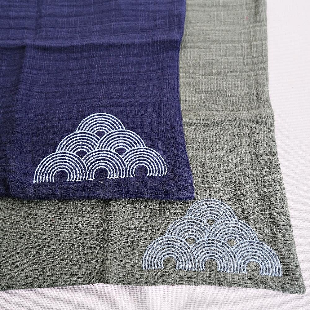 【全館滿599免運】日式刺繡祥雲棉麻茶巾 雙層加厚吸水 全手工 養壺茶布 禪意功夫 19*28CM【自在坊茶具】-細節圖3