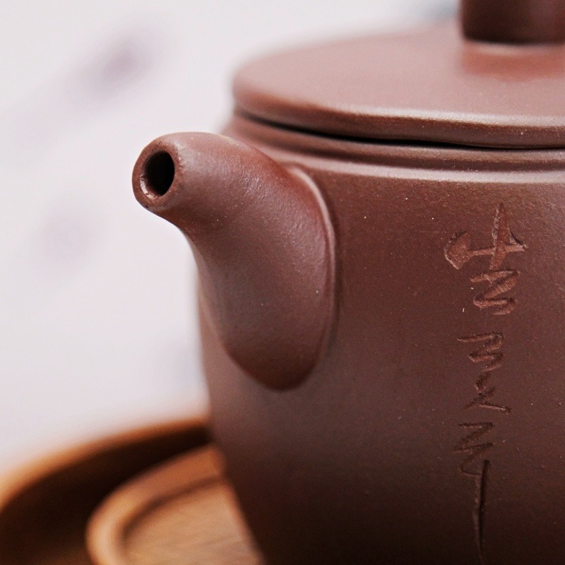 【全館滿599免運】茶壼 紫砂壼 原礦紫泥 純手工精製【小品漢瓦紫砂壺】170ML宜興茶壺 出湯順暢【自在坊茶具】-細節圖4