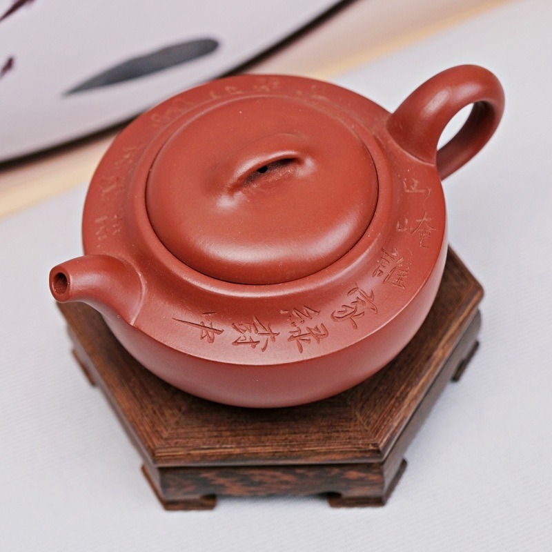 【全館滿599免運】茶壼 紫砂壼【純手工大紅袍福氣滿滿紫砂壺套組】工藝師周戀手作 原礦紫砂 出湯順暢【自在坊茶具】-細節圖2