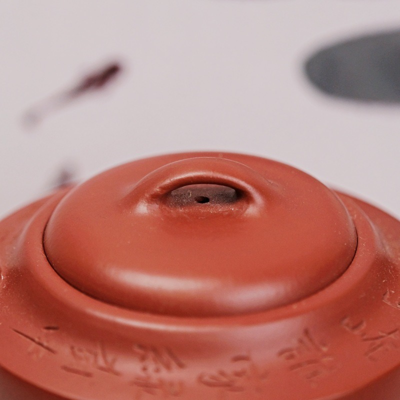 【全館滿599免運】茶壼 紫砂壼【純手工大紅袍福氣滿滿紫砂壺套組】工藝師周戀手作 原礦紫砂 出湯順暢【自在坊茶具】-細節圖4