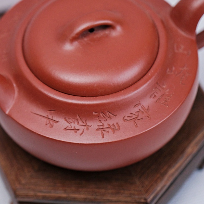 【全館滿599免運】茶壼 紫砂壼【純手工大紅袍福氣滿滿紫砂壺套組】工藝師周戀手作 原礦紫砂 出湯順暢【自在坊茶具】-細節圖5