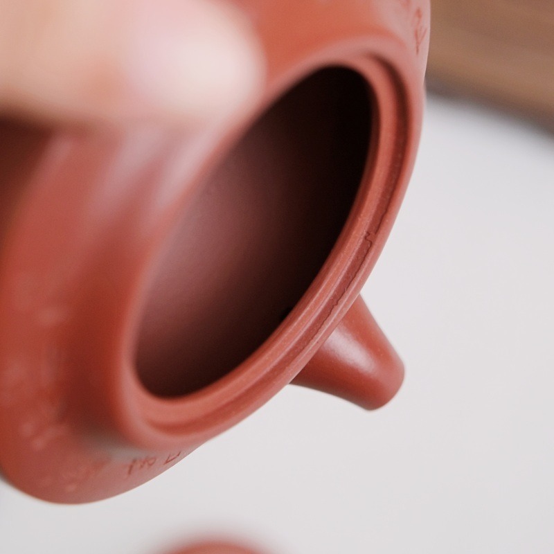 【全館滿599免運】茶壼 紫砂壼【純手工大紅袍福氣滿滿紫砂壺套組】工藝師周戀手作 原礦紫砂 出湯順暢【自在坊茶具】-細節圖9