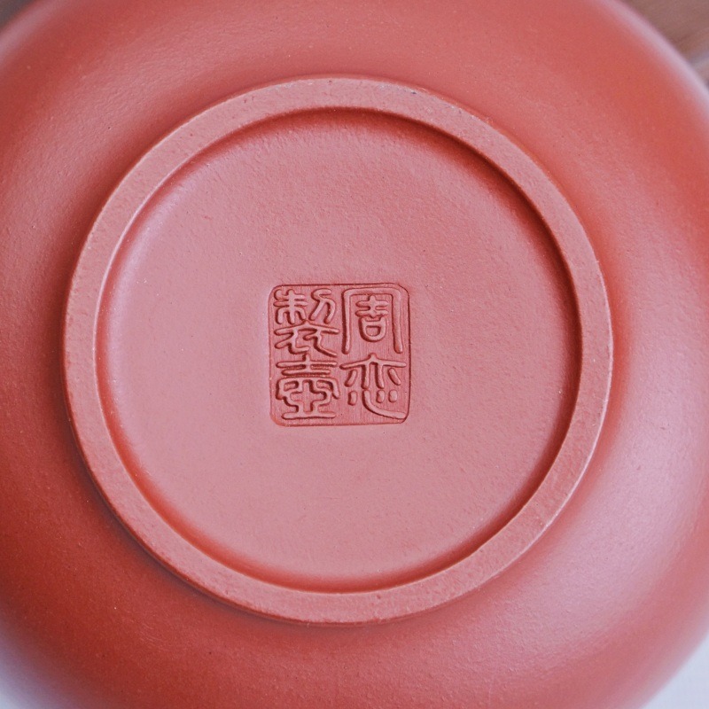 【全館滿599免運】茶壼 紫砂壼【純手工大紅袍福氣滿滿紫砂壺套組】工藝師周戀手作 原礦紫砂 出湯順暢【自在坊茶具】-細節圖11