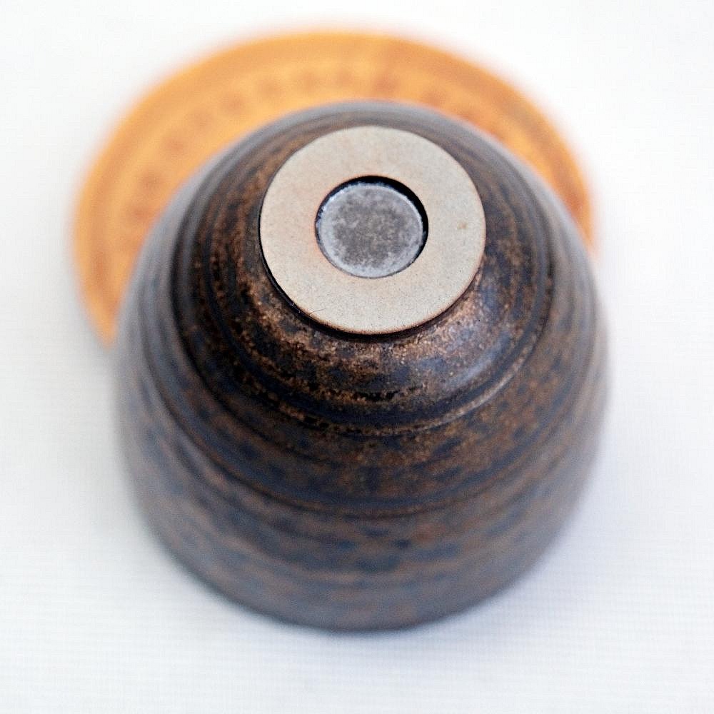 【全館滿599免運】茶杯 品茗杯 薄胎鎏金鐵鏽釉手作茶杯80ML 陶瓷茶杯 粗陶品茗杯 細緻手作【自在坊茶具】-細節圖3