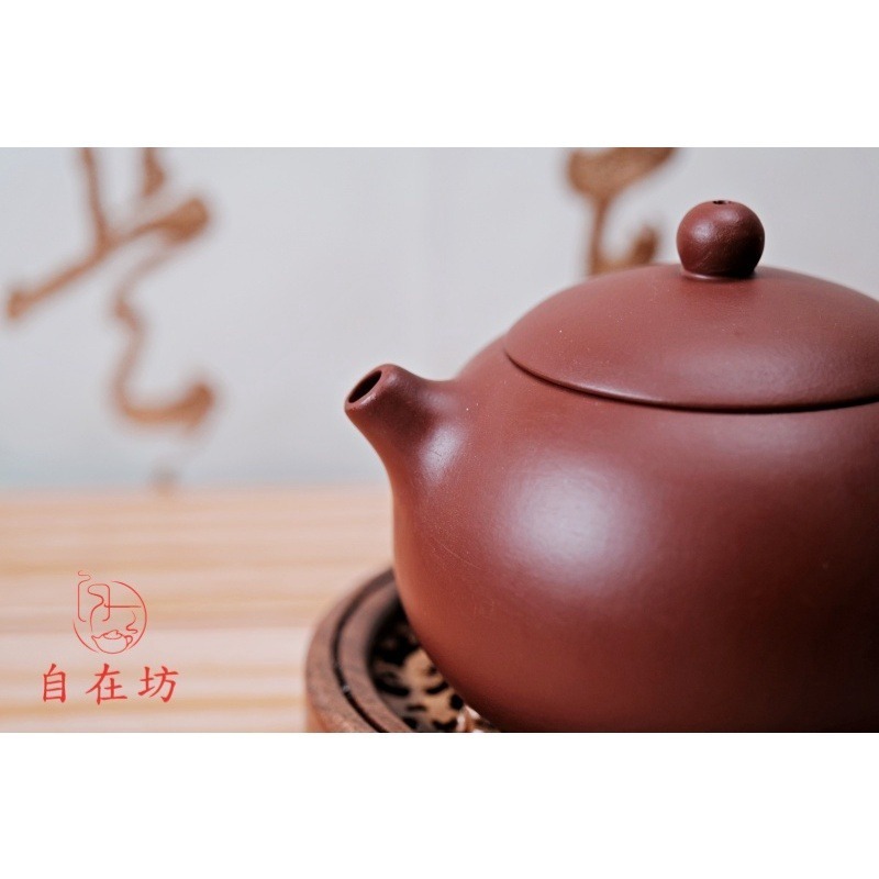 【全館滿599免運】【閆明峰大品西施-330ml】手作原礦紫朱泥 宜興茶壺 出湯順暢 三寸不斷 斷水利落【自在坊茶具】-細節圖6