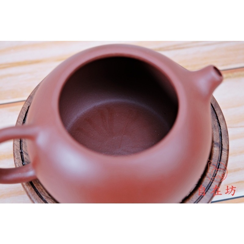 【全館滿599免運】【閆明峰大品西施-330ml】手作原礦紫朱泥 宜興茶壺 出湯順暢 三寸不斷 斷水利落【自在坊茶具】-細節圖9