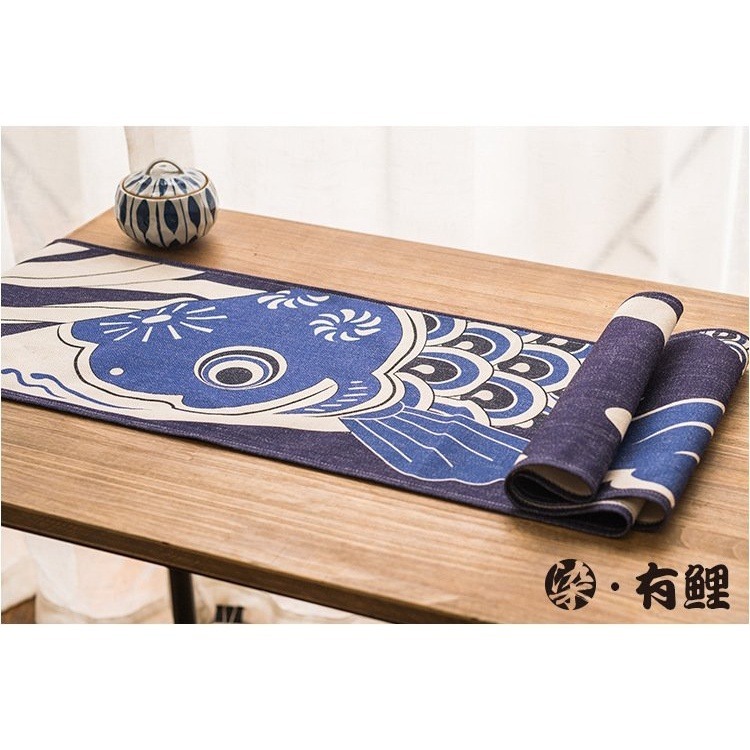 【全館滿599免運】日式和風棉麻桌旗 鯉魚.鯤鯨.翔鶴.蓮花四款茶席 天然染料 手工漂染 獨一無二【自在坊茶具】-細節圖3