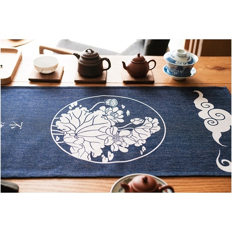 【全館滿599免運】日式和風棉麻桌旗 鯉魚.鯤鯨.翔鶴.蓮花四款茶席 天然染料 手工漂染 獨一無二【自在坊茶具】-細節圖11