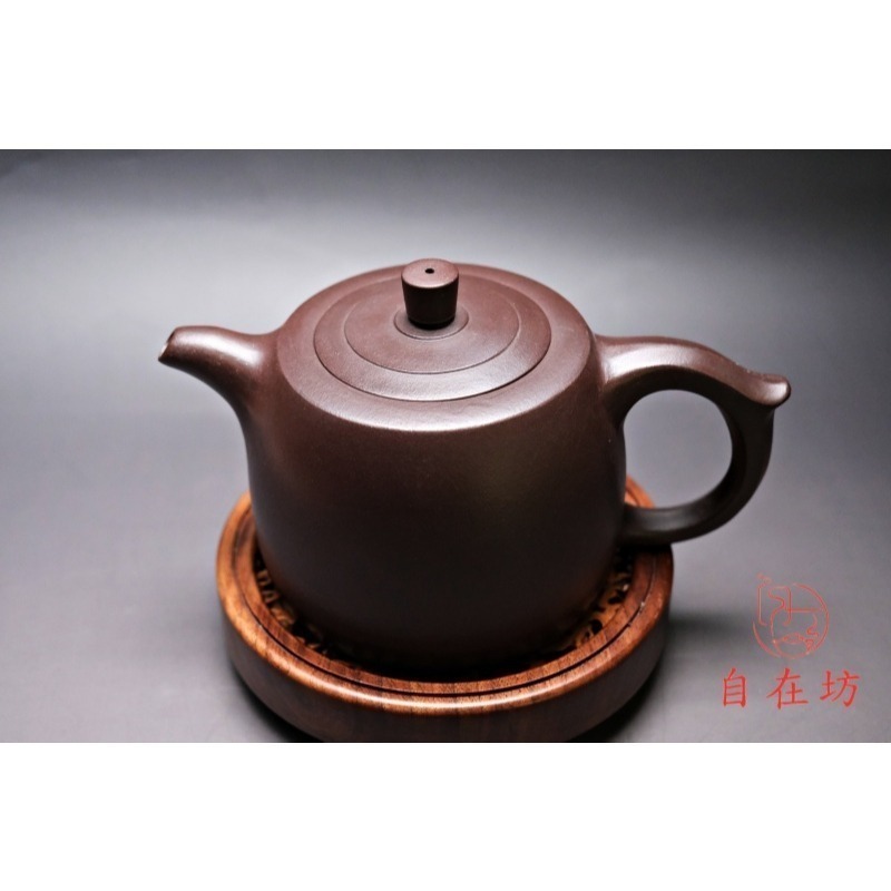 【全館滿599免運】茶壼 紫砂壼 手工壼【王芳老紫泥大品井欄壺-490ml】工藝師手作 出湯順暢【自在坊茶具】-細節圖2