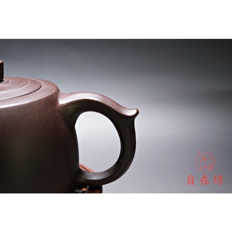 【全館滿599免運】茶壼 紫砂壼 手工壼【王芳老紫泥大品井欄壺-490ml】工藝師手作 出湯順暢【自在坊茶具】-細節圖3