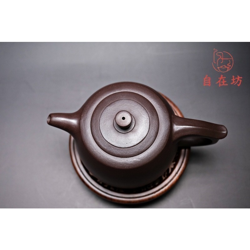 【全館滿599免運】茶壼 紫砂壼 手工壼【王芳老紫泥大品井欄壺-490ml】工藝師手作 出湯順暢【自在坊茶具】-細節圖5