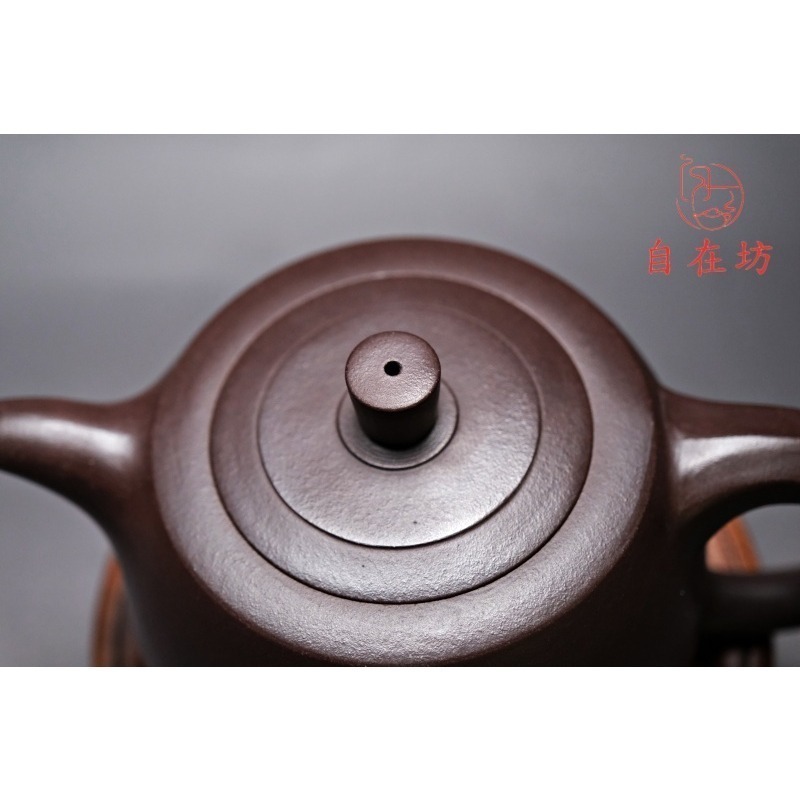 【全館滿599免運】茶壼 紫砂壼 手工壼【王芳老紫泥大品井欄壺-490ml】工藝師手作 出湯順暢【自在坊茶具】-細節圖6