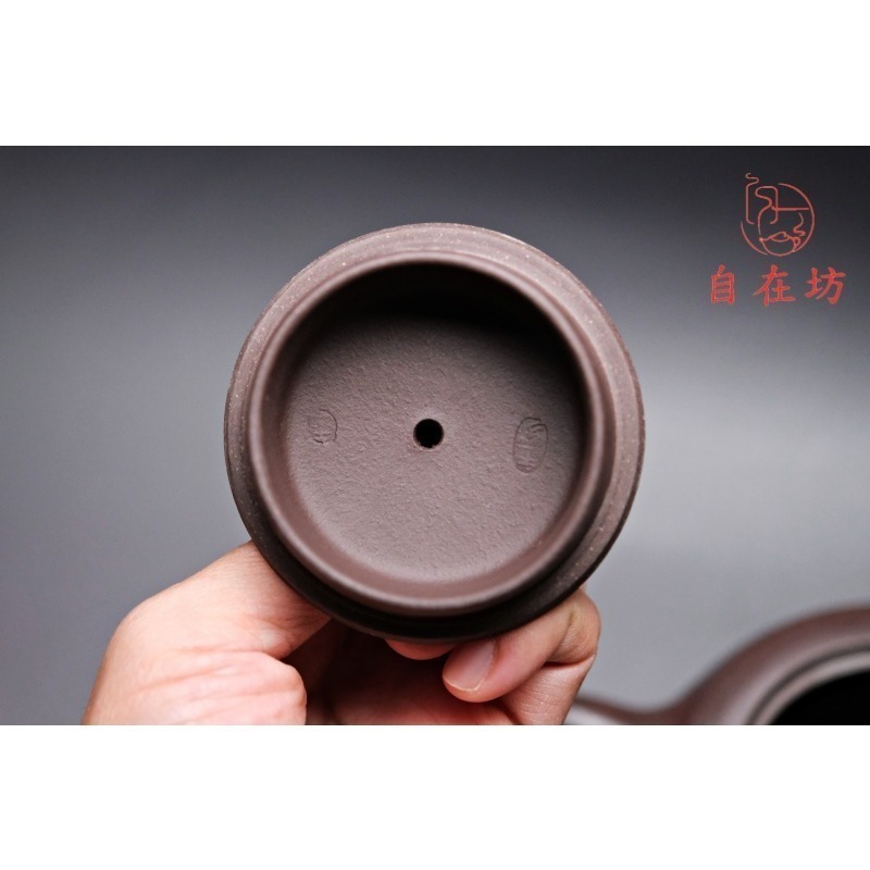 【全館滿599免運】茶壼 紫砂壼 手工壼【王芳老紫泥大品井欄壺-490ml】工藝師手作 出湯順暢【自在坊茶具】-細節圖7