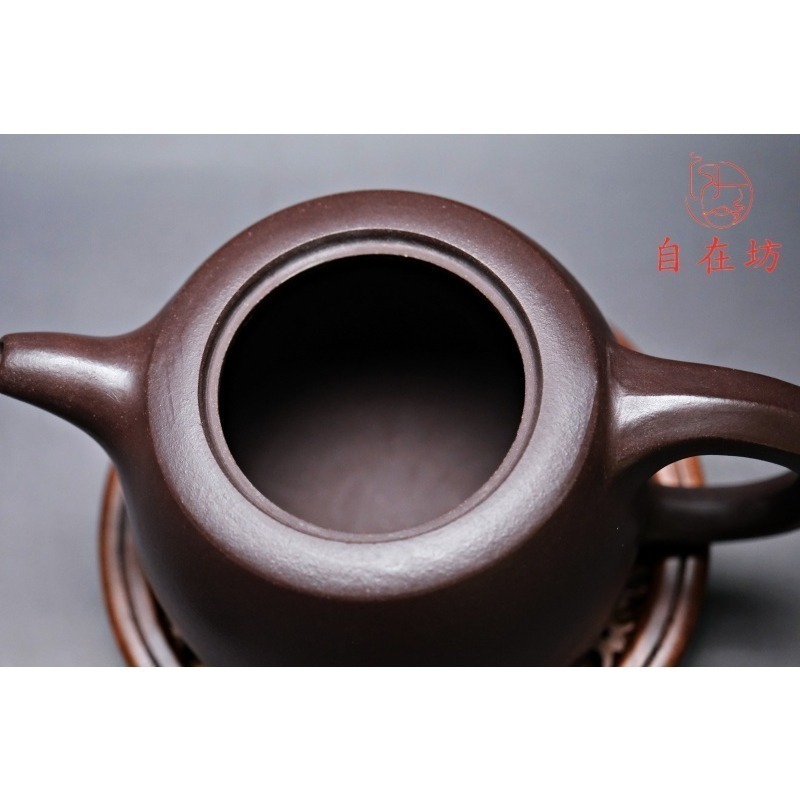 【全館滿599免運】茶壼 紫砂壼 手工壼【王芳老紫泥大品井欄壺-490ml】工藝師手作 出湯順暢【自在坊茶具】-細節圖8