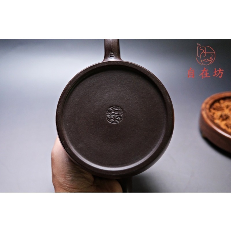 【全館滿599免運】茶壼 紫砂壼 手工壼【王芳老紫泥大品井欄壺-490ml】工藝師手作 出湯順暢【自在坊茶具】-細節圖11